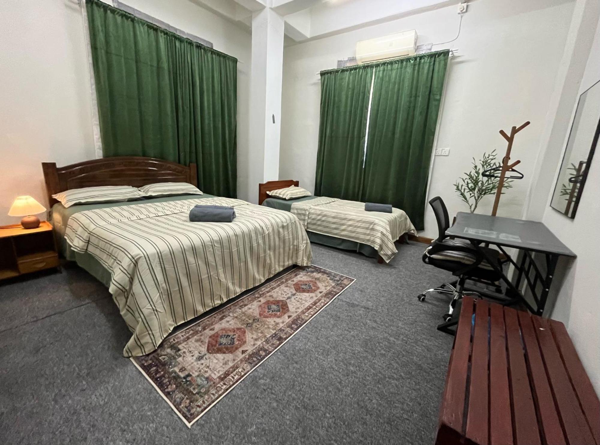 La Wood Homestay Near Kuala Besut Jetty Esterno foto